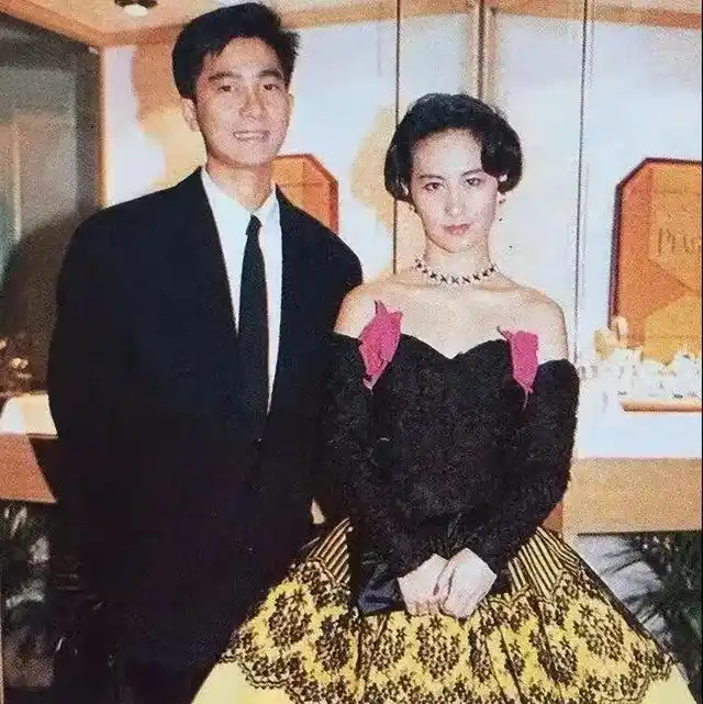 陈百强:被赌王棒打鸳鸯后,含泪送何超琼出嫁,一生充满悲情色彩