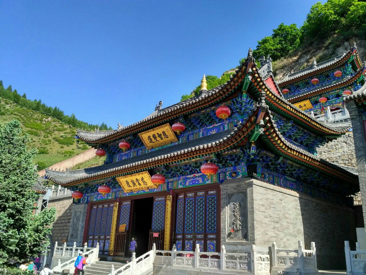 佛母洞在众多的佛教信徒心中是五台山必去的景点之一,因为世界上只有