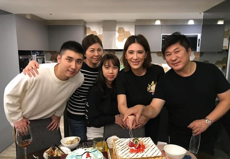 当时,也有网友在评论区提起丁柔安,还指责她是者.