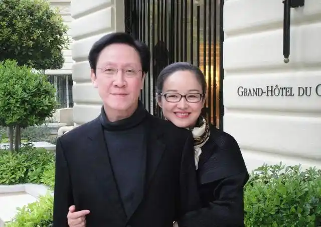 向华胜:曾独宠张敏9年,59岁娶小22岁娇妻,64岁去世一生无子