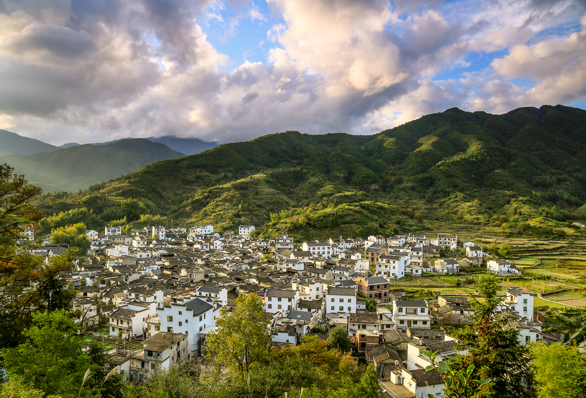 婺源世外桃源,避暑胜地 婺源,这座历史悠久,风景如画的美丽山村,拥有
