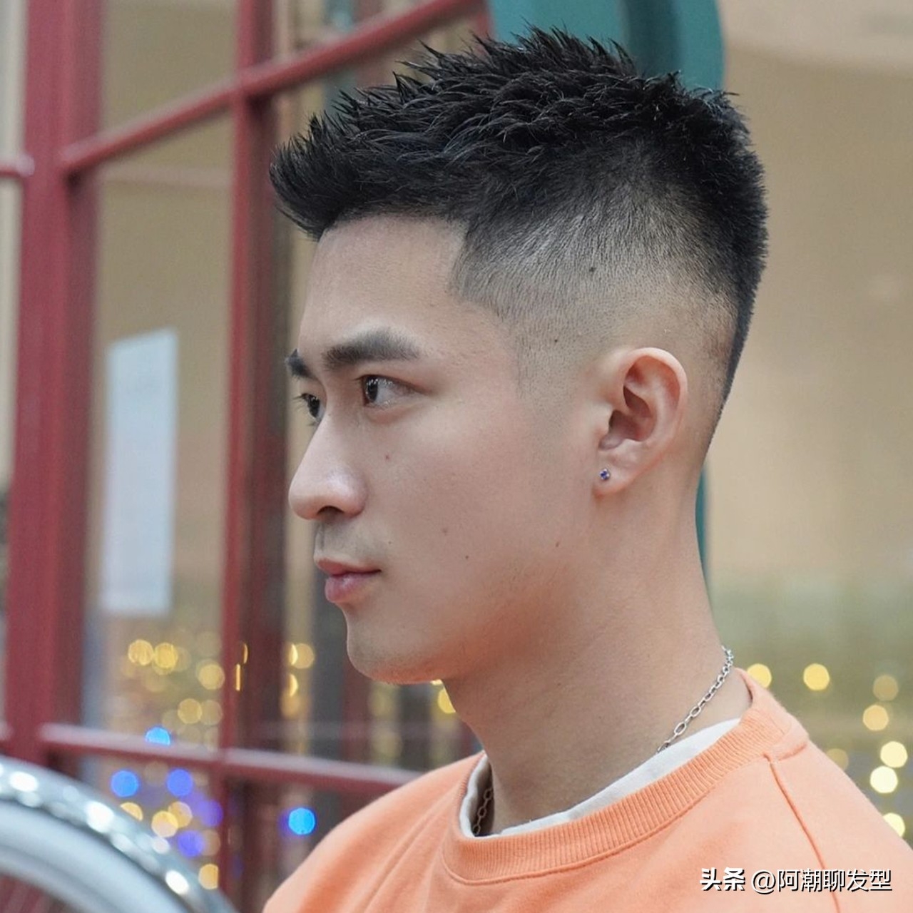 男生年龄在18岁到30岁之间,这个年纪可以说是最在意自己的气质和形象