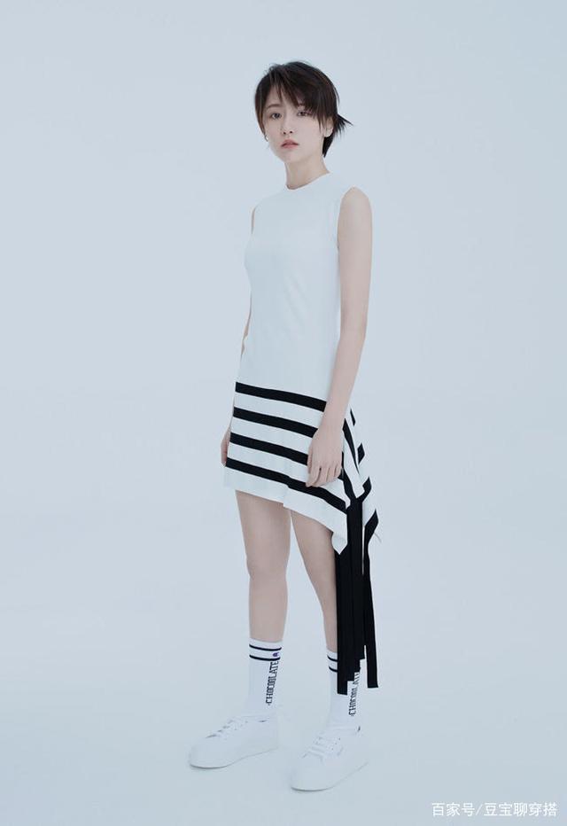 说诸葛大力身材不好?当看她穿5厘米半裙秀腿时,哪个男人配得上