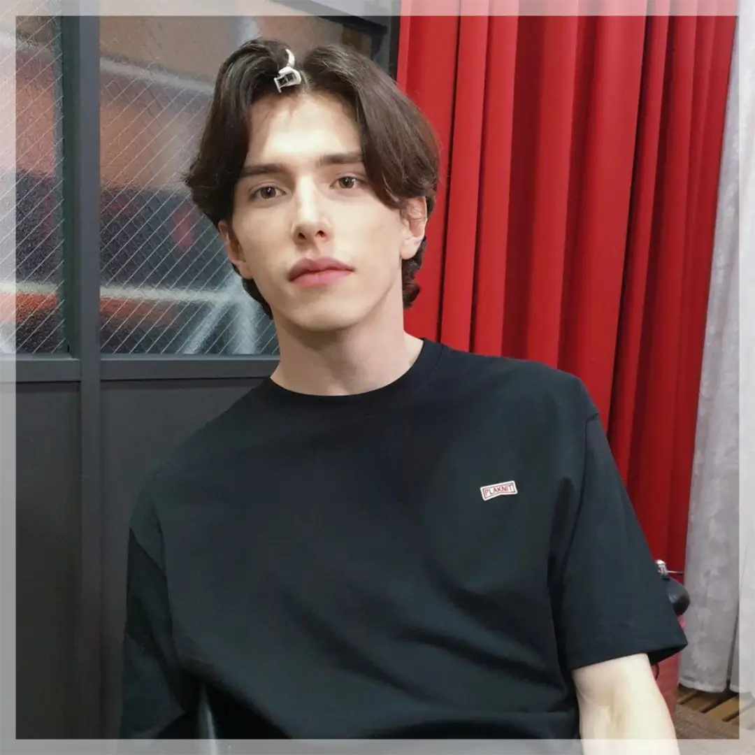 ▼目前在南韩务工eric warner是一名平面模特据网络上的资料来看▼但