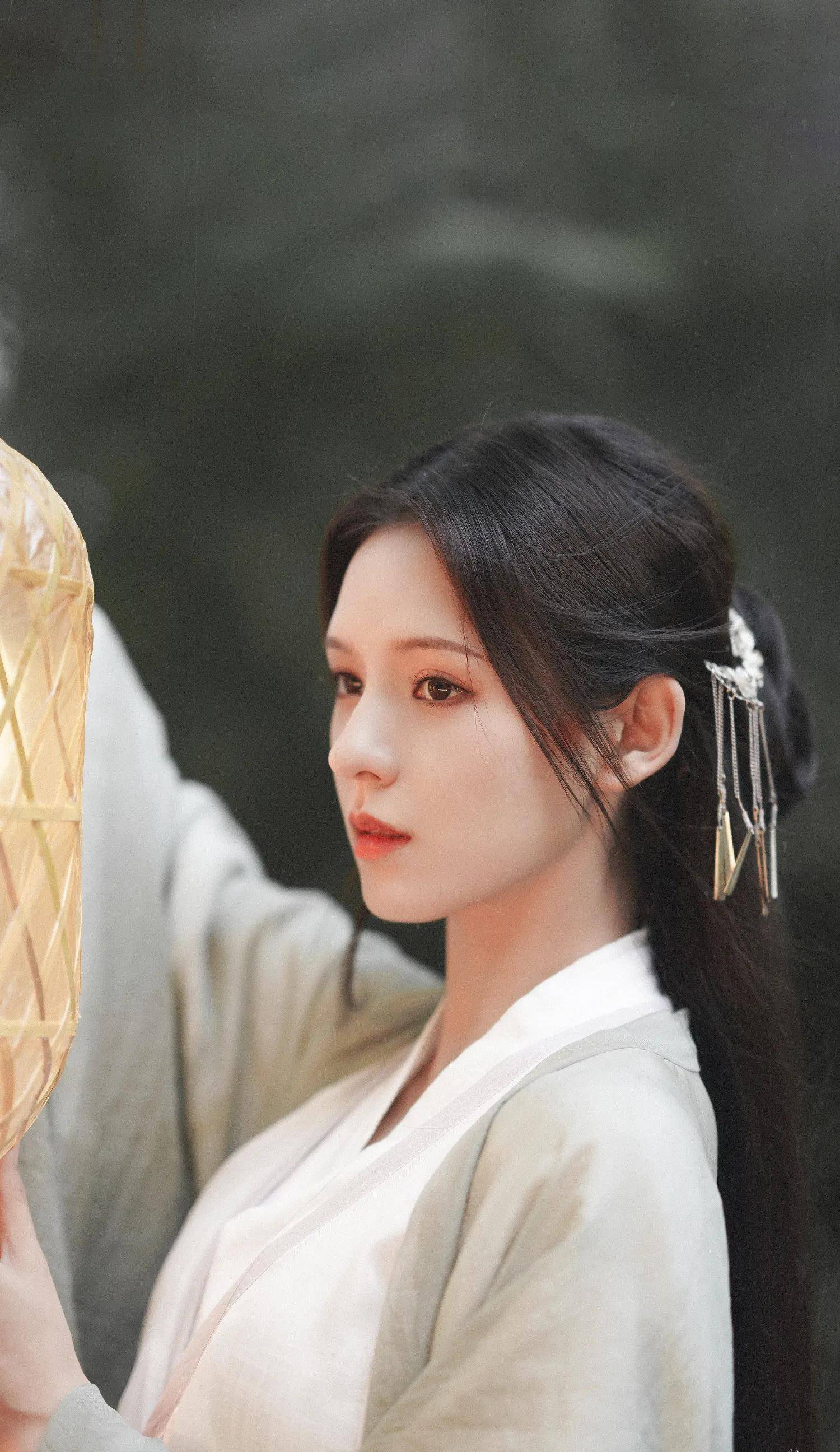 千秋令张予曦婚服路透霸气与时尚并存,新晋古装女神_造型_出圈_演技