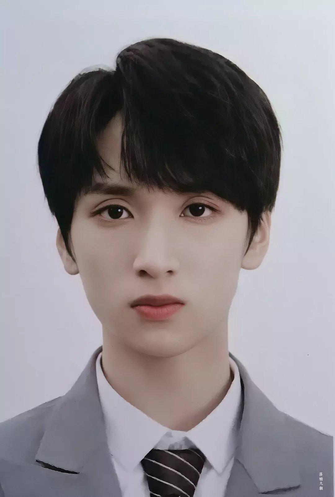 tnt时代少年团证件照 照片 无水印