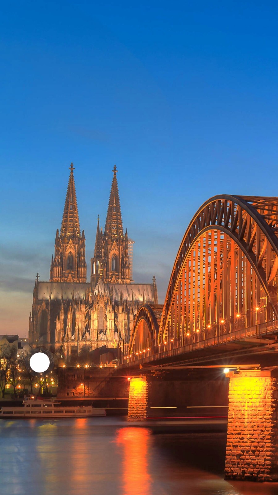 伊丽莎白塔,旧称大本钟,即威斯敏斯特宫钟塔,世界上著名的哥特式建筑