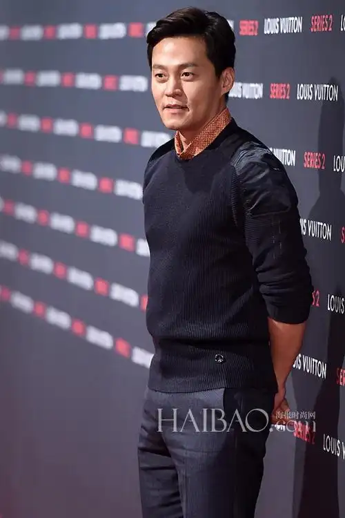 "爱豆"演员来捧场   图片来自韩国新闻社   李瑞镇亮相"路易·威登