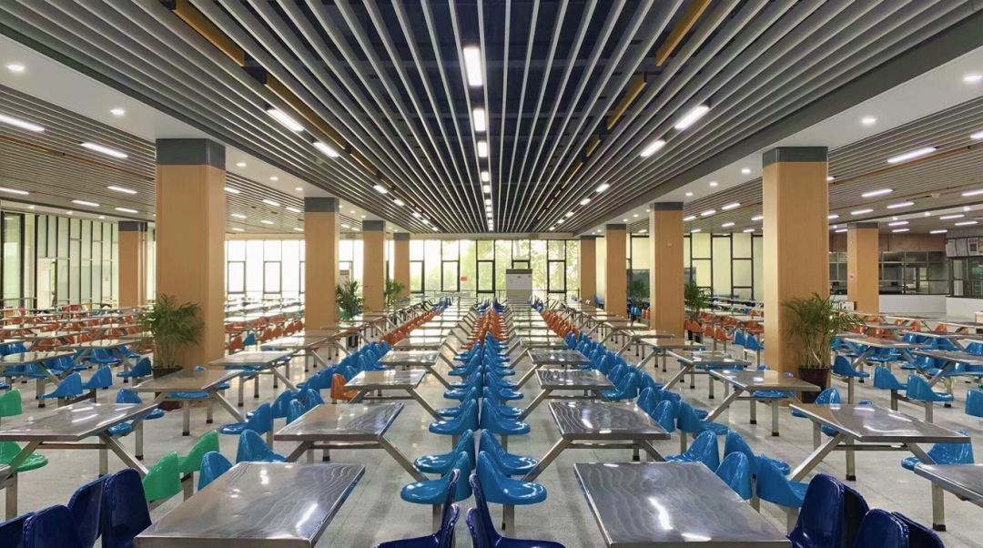 在新"网红食堂"迎接大学第一餐!