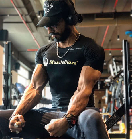 印度健美男神,凭借完美肌肉身材,收获一众小迷妹