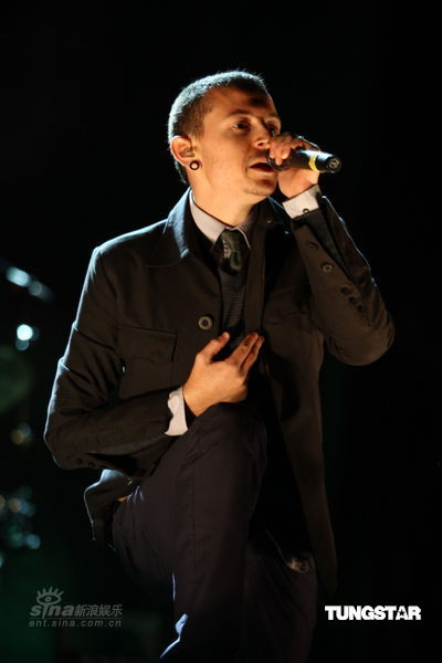 图文:林肯公园上海开唱-主唱查斯特帅气逼人
