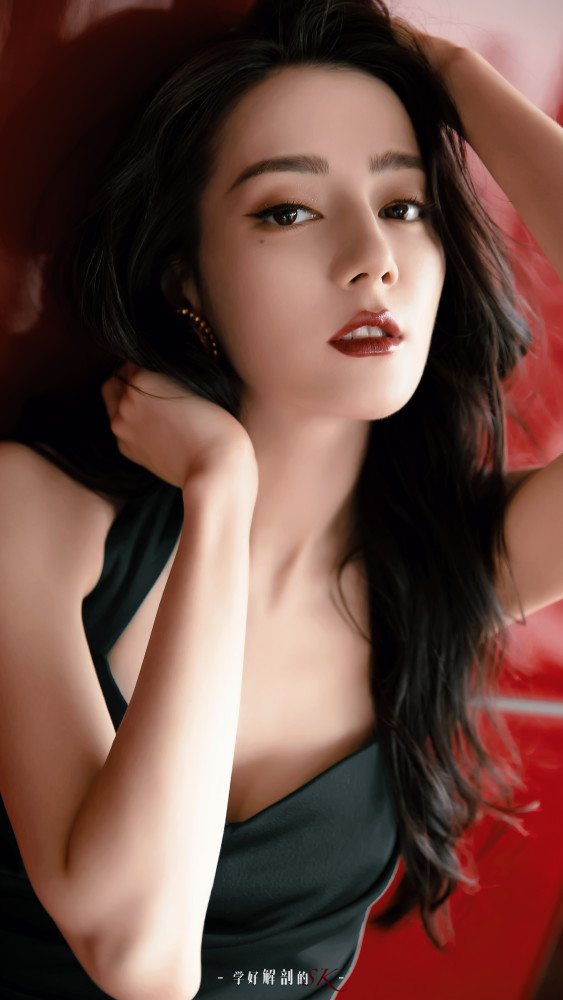 迪丽热巴壁纸霸气女王