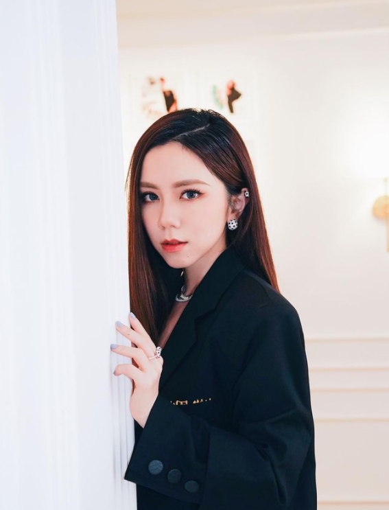 被港媒爆已和男友分手!邓紫棋七字回应超霸气,预告新歌将上线