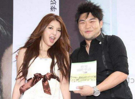 38岁李玖哲曾因长得丑错被拒绝看到他超美妻子你会想太多