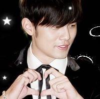 帮忙找一张周杰伦的照片当qq头像