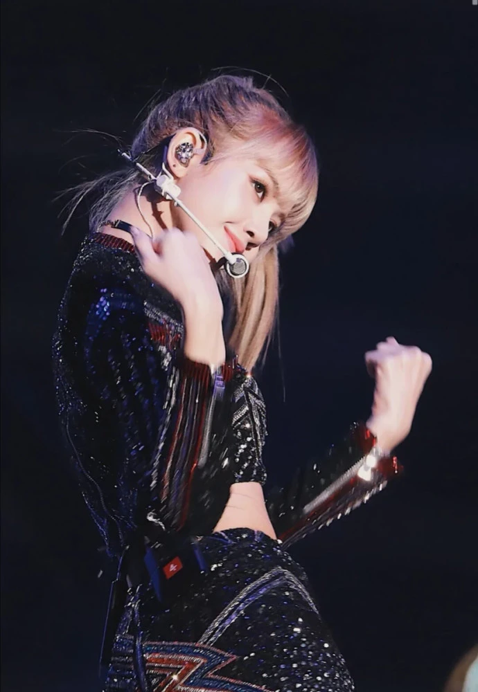 lisa舞台照分享你是一道光照亮我的世界