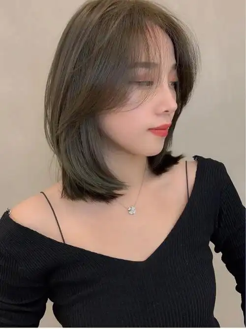 八字刘海锁骨发