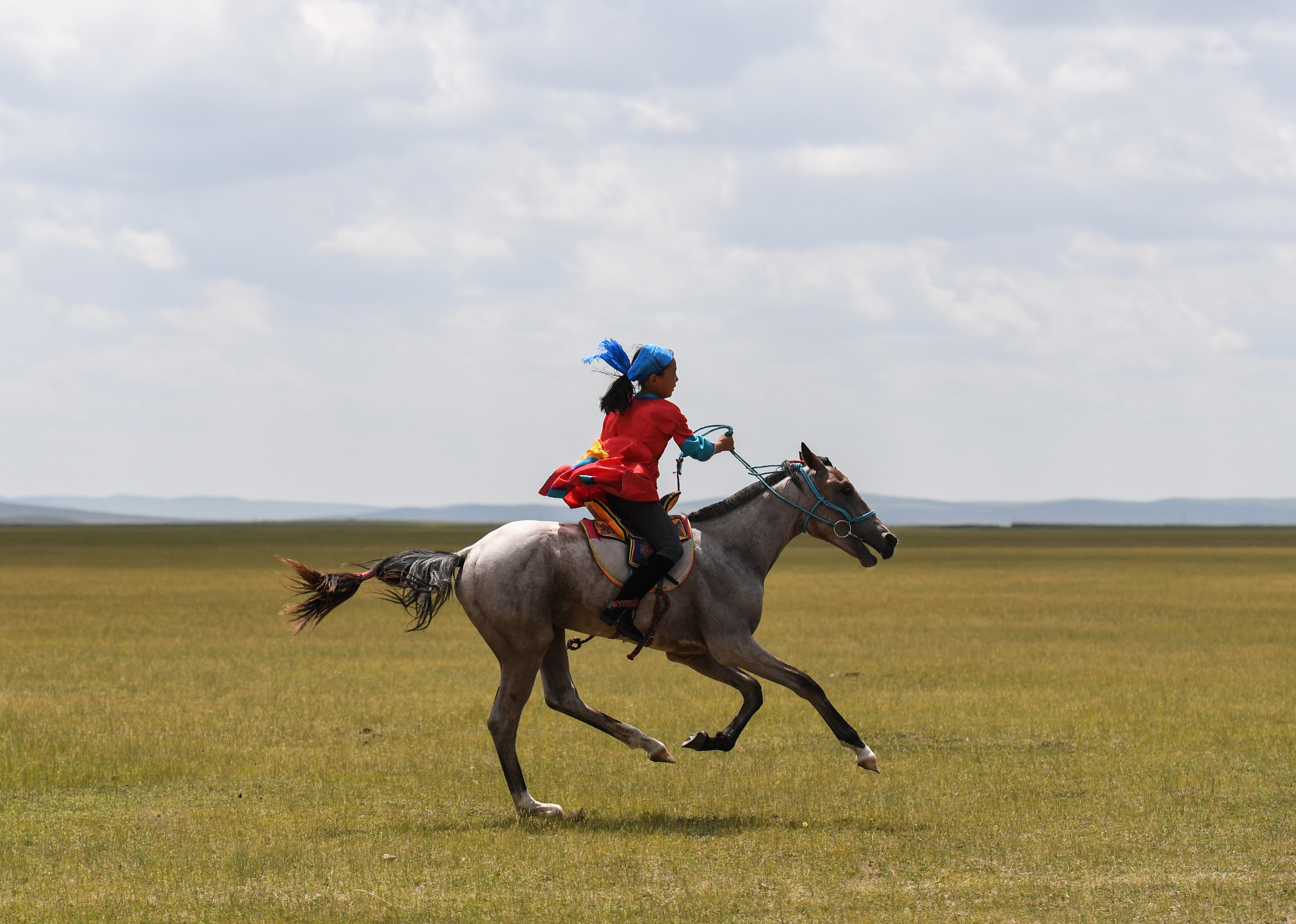 少女骑手马背上"飞驰"的夏天(10)