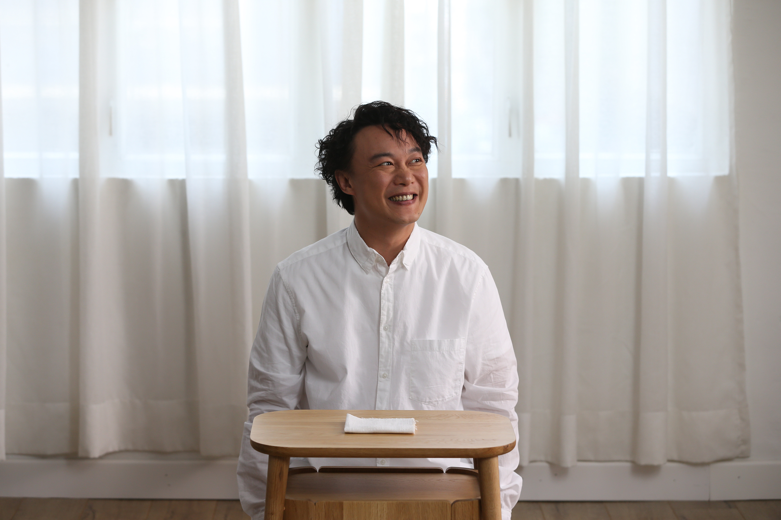 陈奕迅《海胆》mv首播 即场演绎浮夸鬼马表情