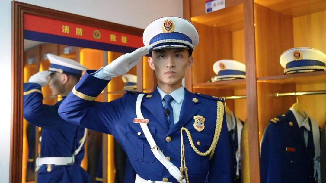 听!来自消防员的自述:我的青春与"火焰蓝"同在