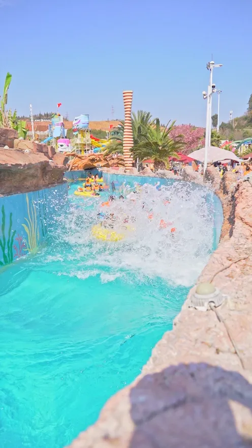 趁着这个六一快来昆明青鱼湾,小丑,怪兽超多活动!还有礼品拿!