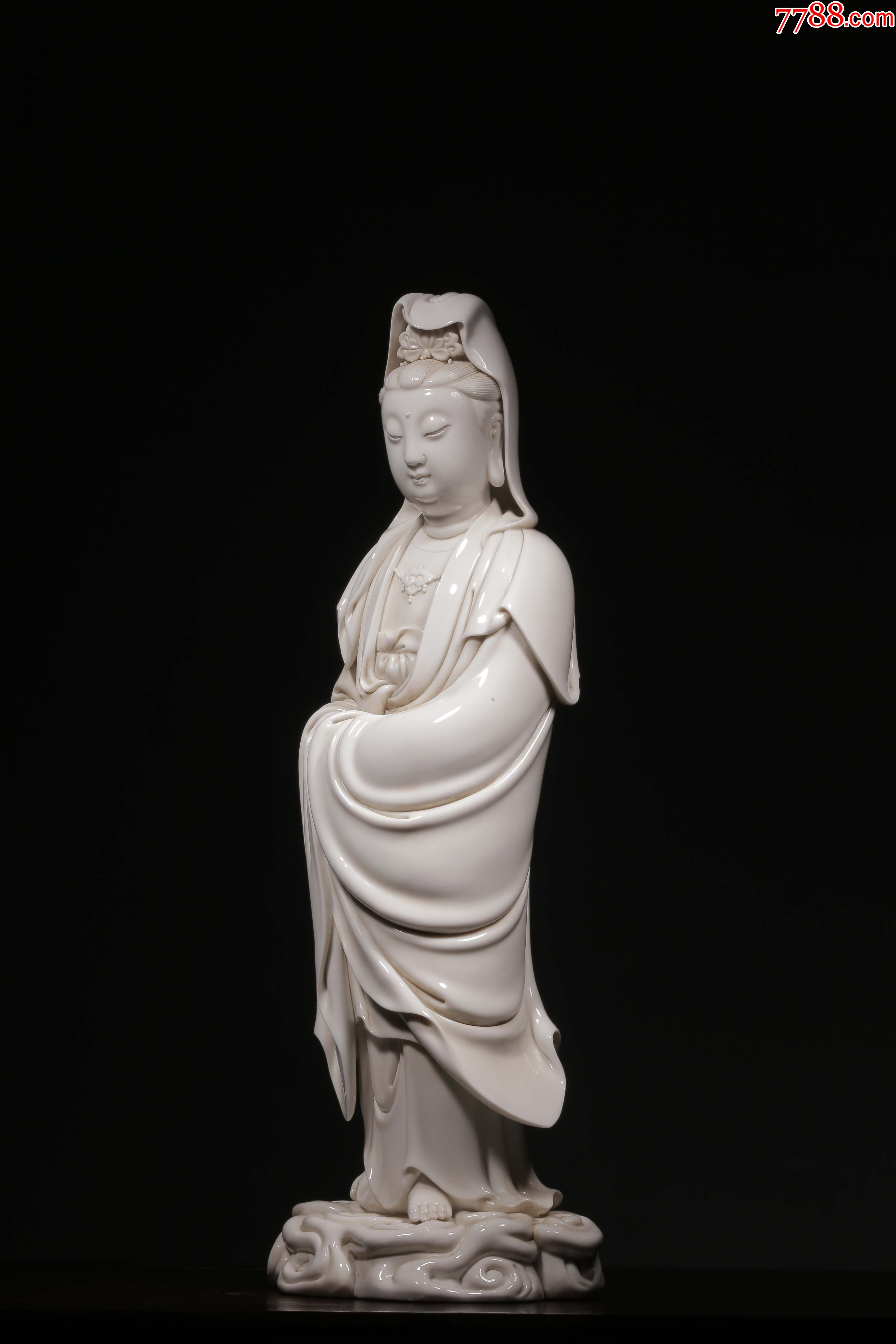 海外回流"何朝宗"款德化观音立像