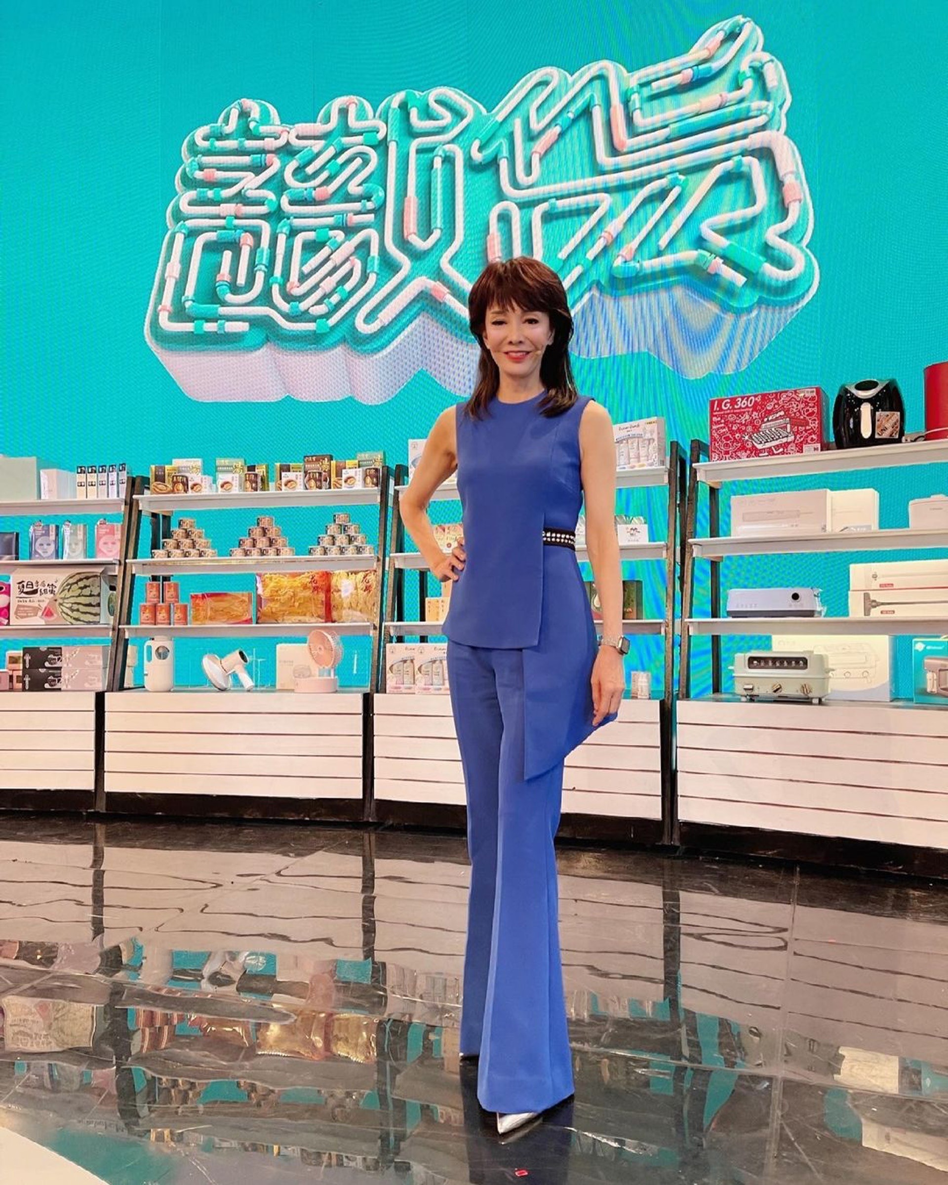 至今未婚! 63岁郑裕玲罕见放年轻时泳装照被赞,享受工作不觉寂寞