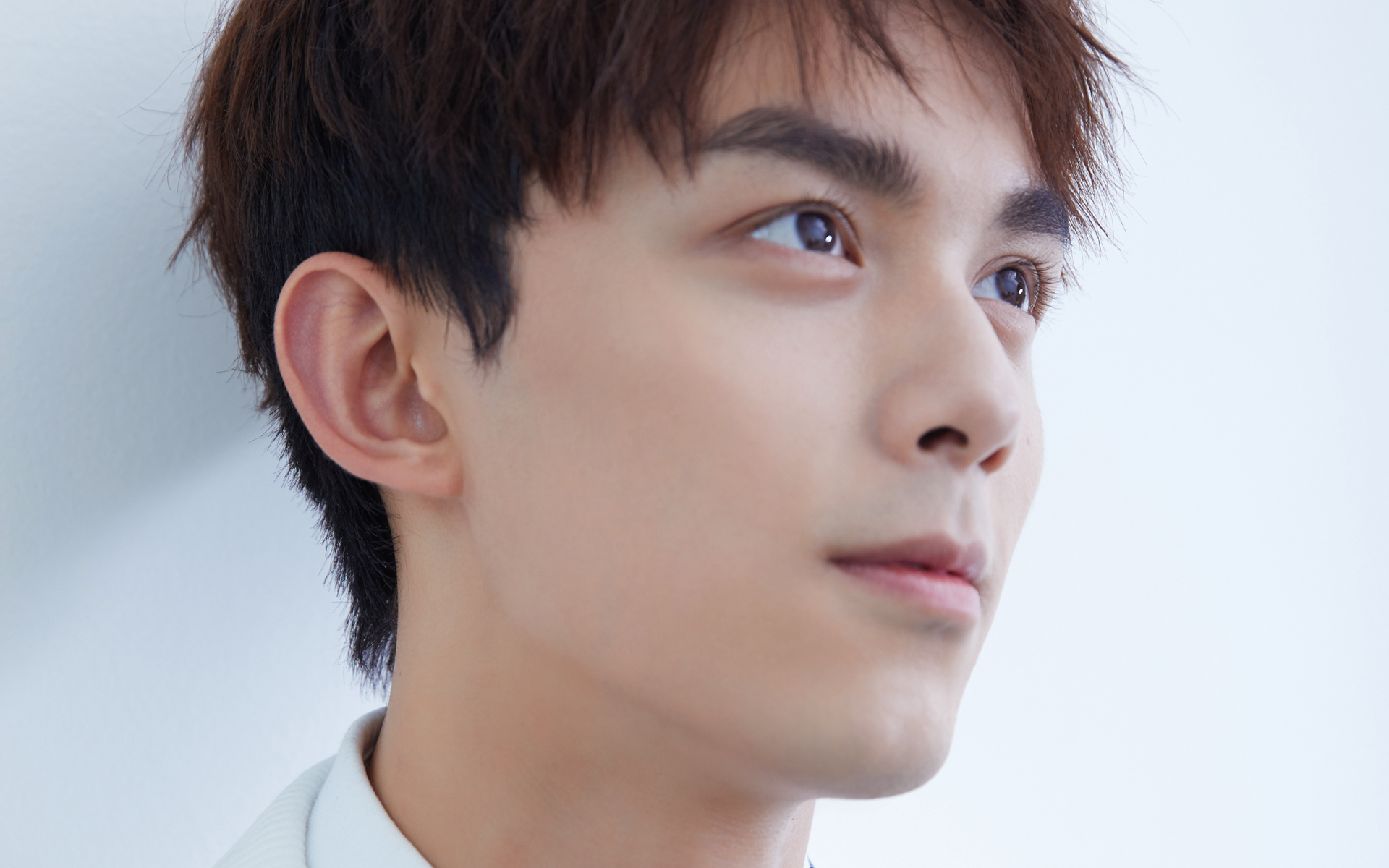 帅哥吴磊电脑桌面壁纸图片