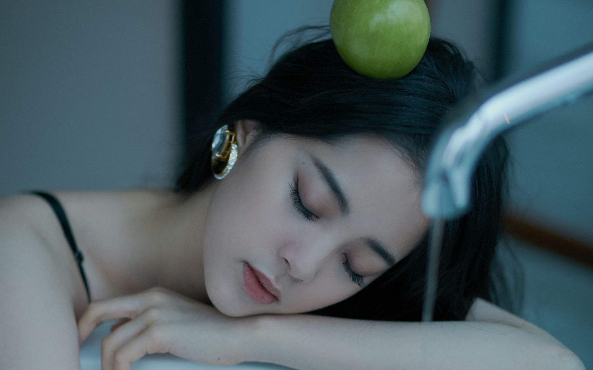 欧阳娜娜性感优雅写真桌面壁纸