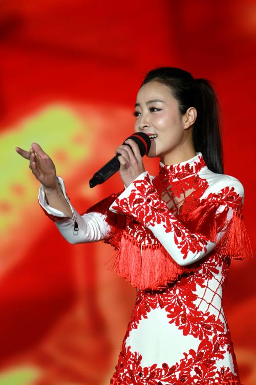 唱红陕北的明星王小妮,王二妮是她姐姐!