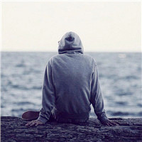 海边背影男生头像