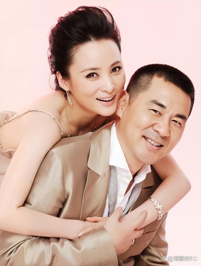 最近,演员陈建斌在社交媒体上晒出与妻子蒋勤勤的合照,引发了广大粉丝
