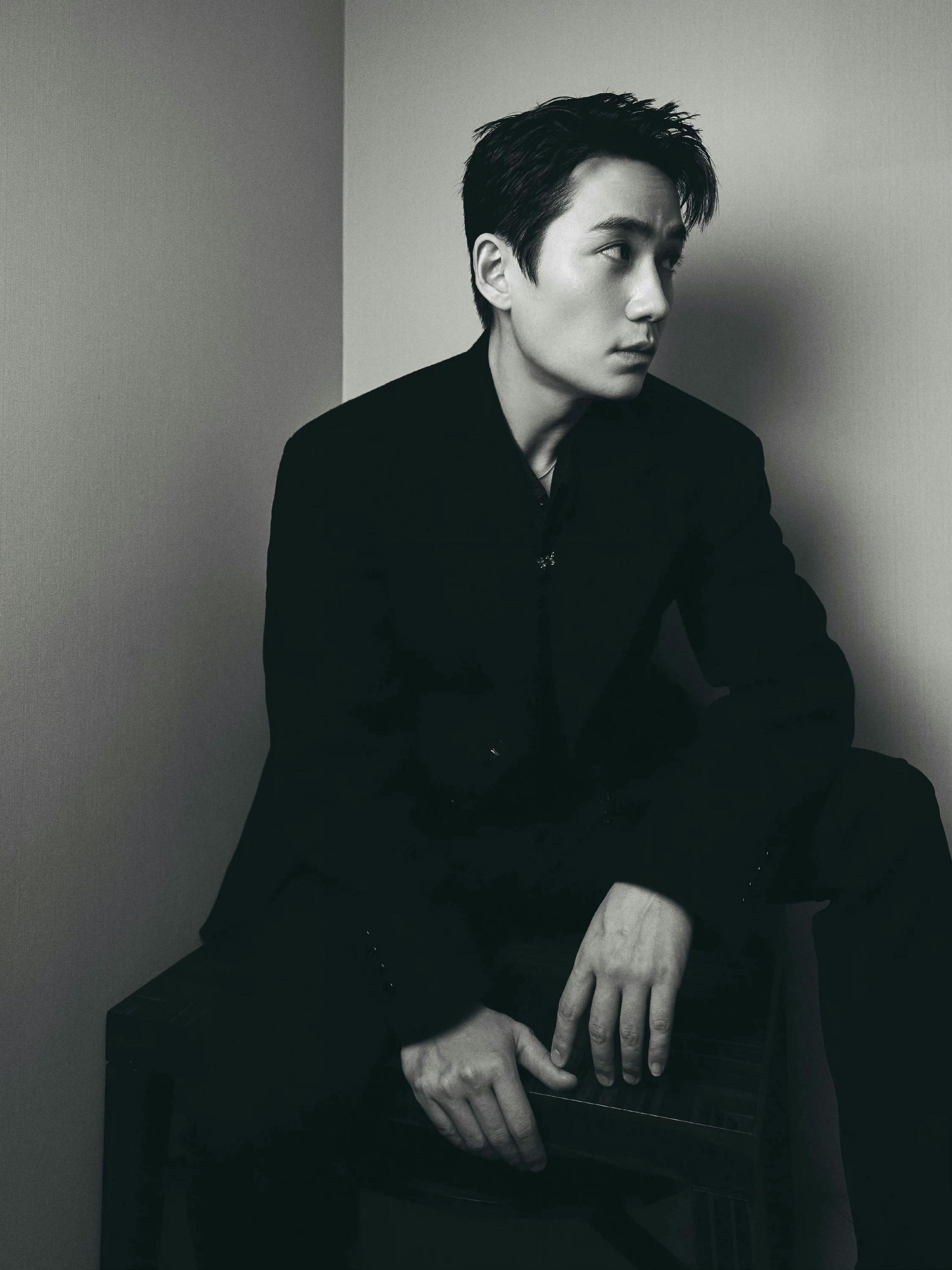 朱一龙黑白风格大片驾驭住了吗