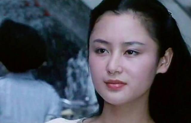 陈红早期参演的电影大都有这样的特点:电影本身不怎么样,唯有陈红的