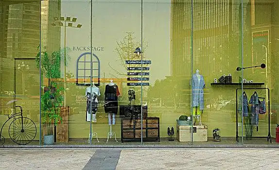 服装店橱窗图片
