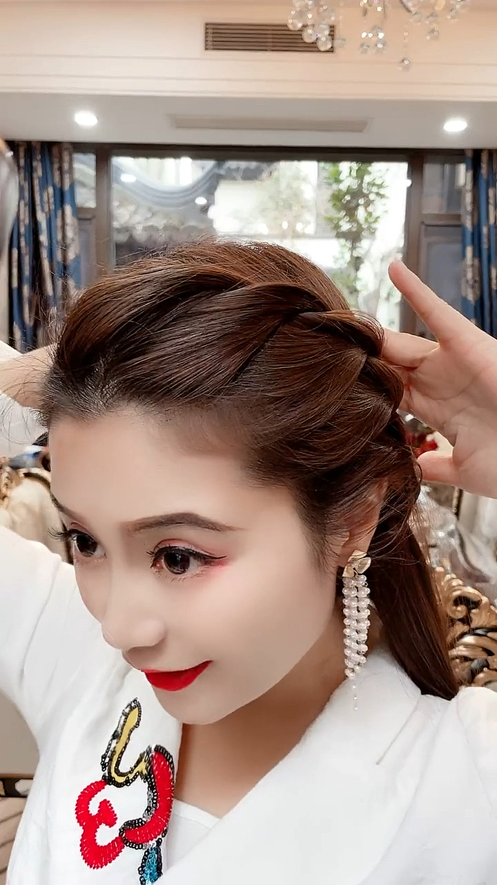 全民最火编发#刘海侧编披肩发,淑女好看气质,主要还很甜美呢!