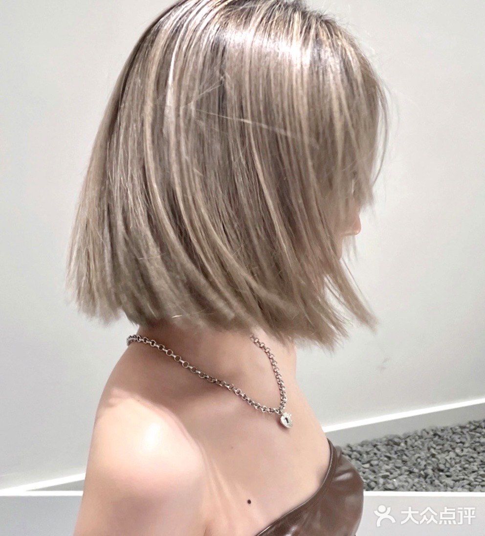 适合短发女生的亚麻灰棕色