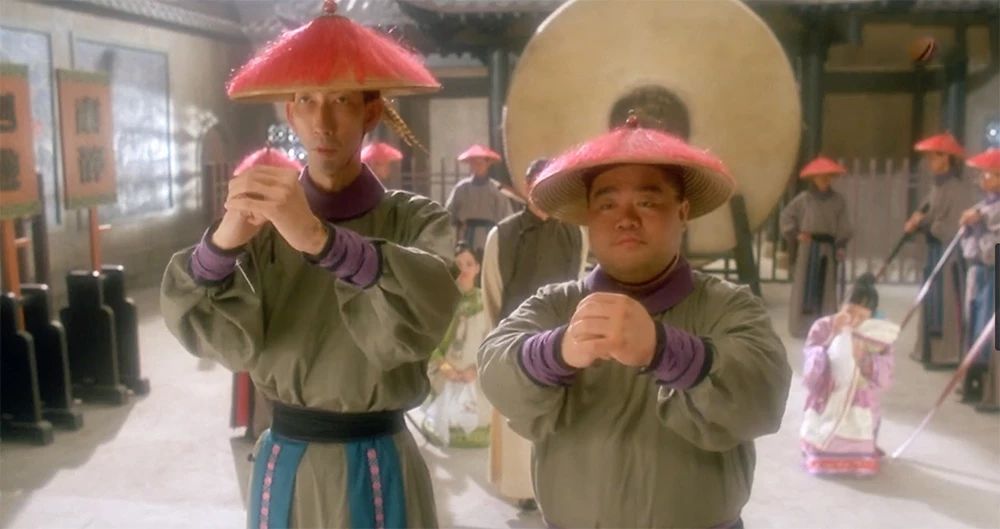 "外,他还曾在吴启华版的《倚天屠龙记》里饰演"鹤笔翁",在林家栋版