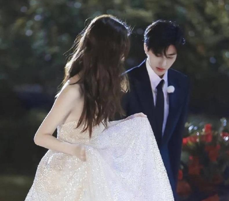 跑男团出游:蔡徐坤晒与lucas海上合照,路透不见宋雨琦身影_baby_明星