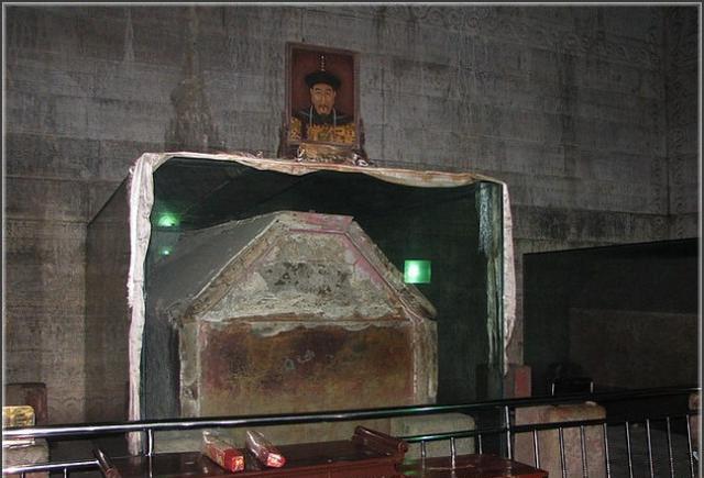 乾隆裕陵地宫鬼挡门之谜案,专家给出了这一个解释,让人怀疑|棺木|地宫