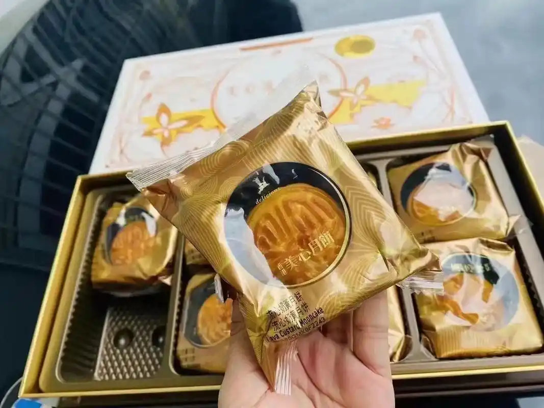 美心月饼.🇭🇰美心流心奶黄月饼🥮绝对是月饼中的老大哥 - 抖音