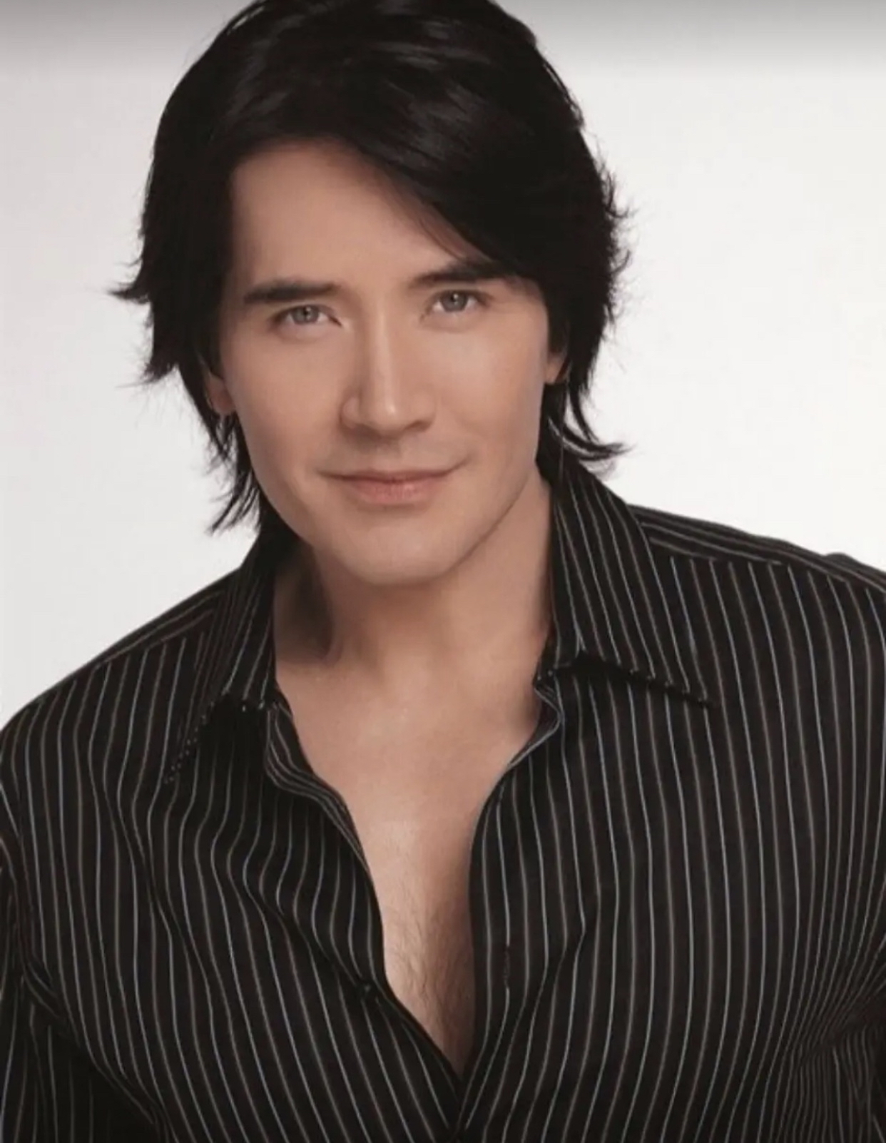 给年轻人科普一下,费翔年轻时长这样.