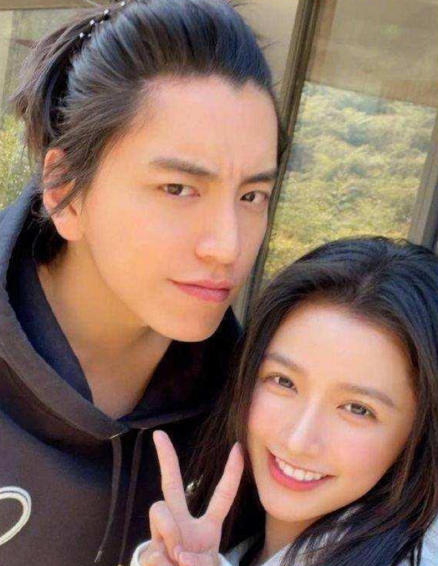 王大陆蔡卓宜公开恋情,同上综艺成圈内情侣档,女方曾有一段婚史