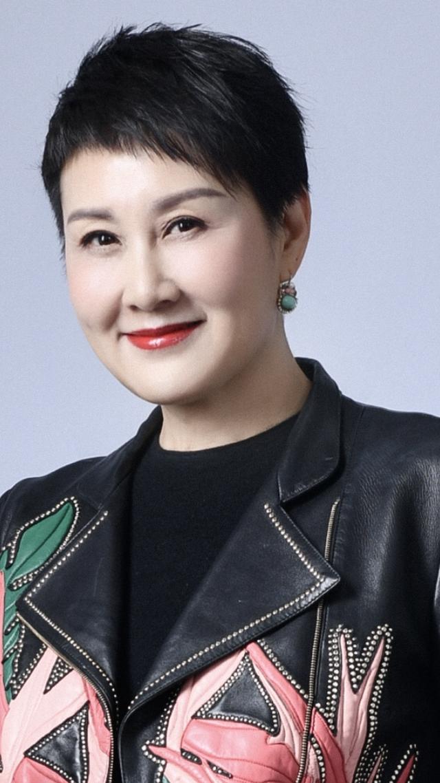 凯丽朗诵网红诗《若我归来》致敬最美逆行者,直击人心赚足眼泪