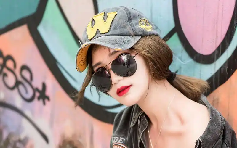 非主流霸气美少女性感写真