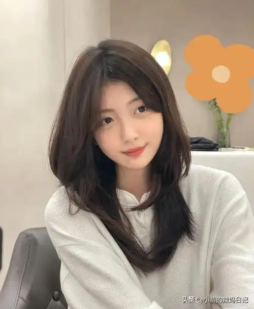 时尚减龄又显气质,主要是显脸小(女生大圆脸适合什么发型短发) - 冷求