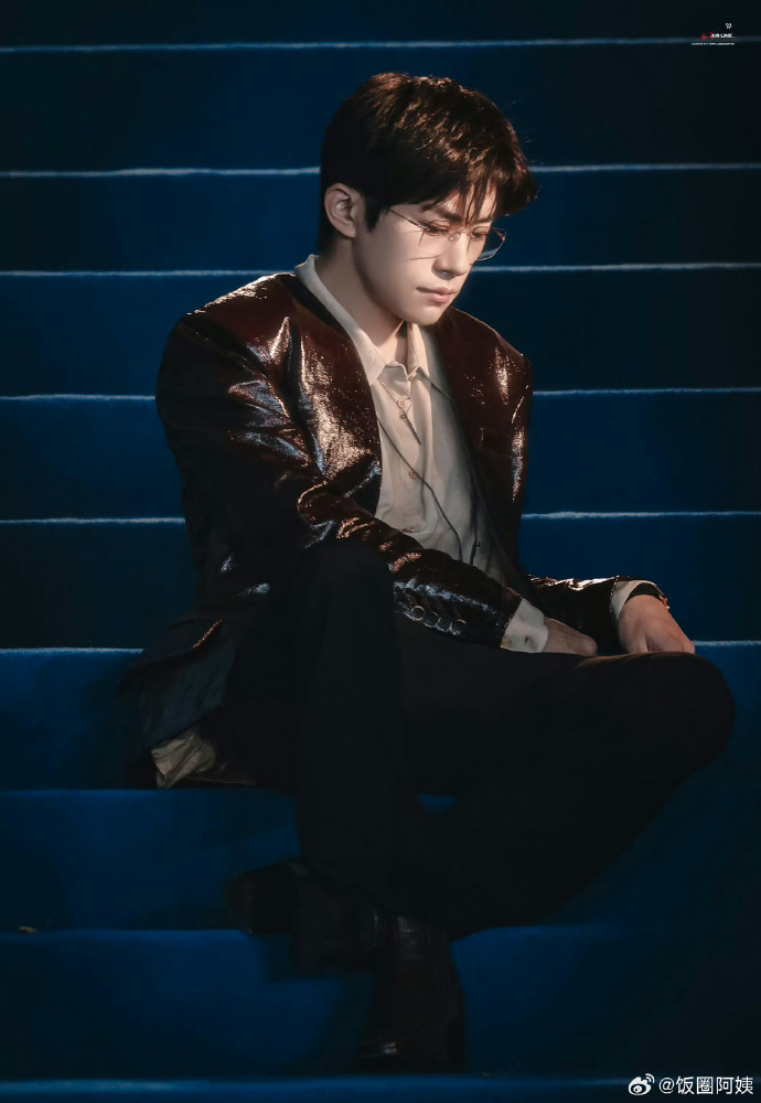 看得我迷糊了,戴眼镜的千玺真的太欲了#易烊千玺斯文败类气质