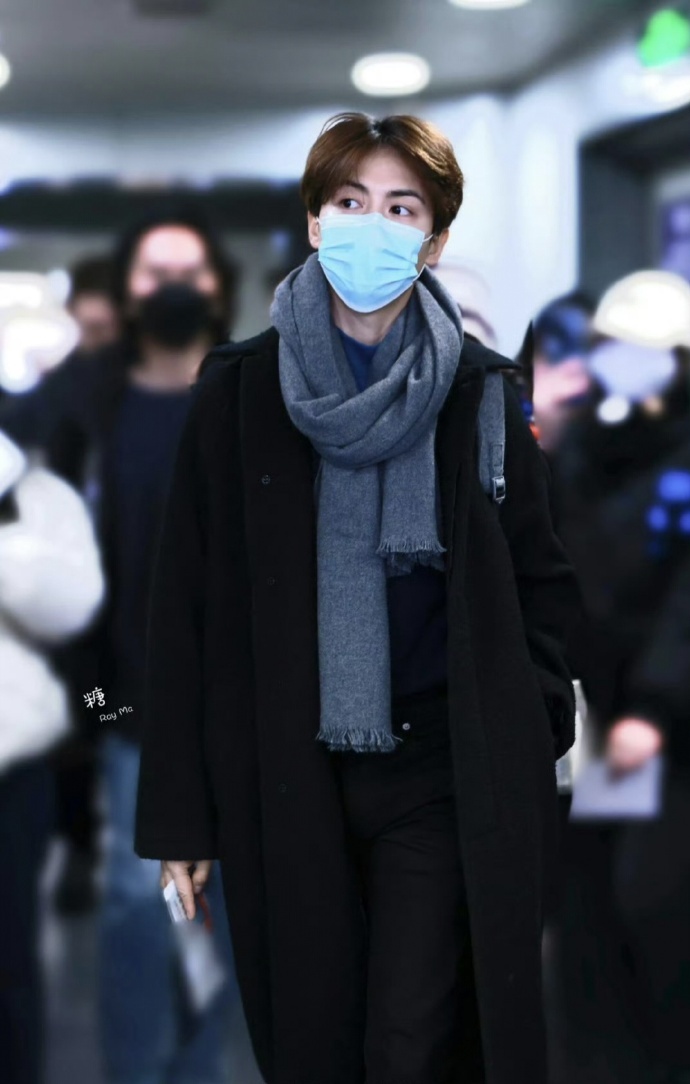 马天宇机场穿花棉袄