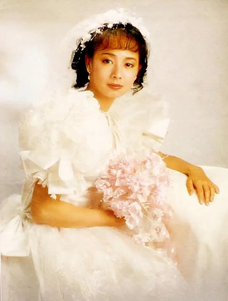 毛舜筠:17岁出道,拒绝张国荣求婚,现在过得如何