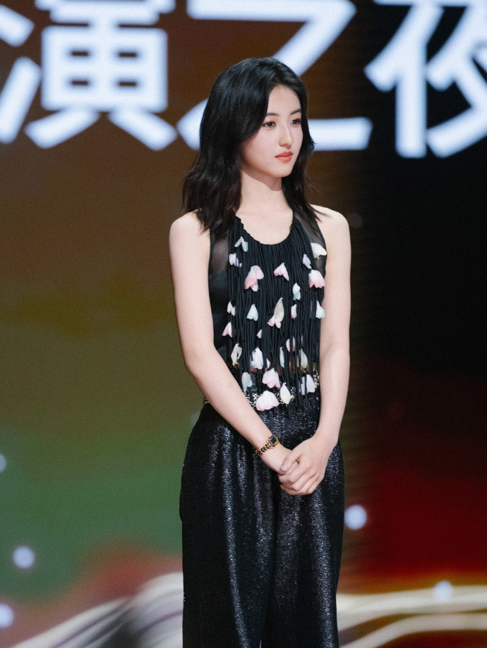 一个人的生活能有多松弛##张子枫微醺